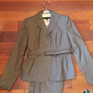 Anne Klein brown suit. Size OP